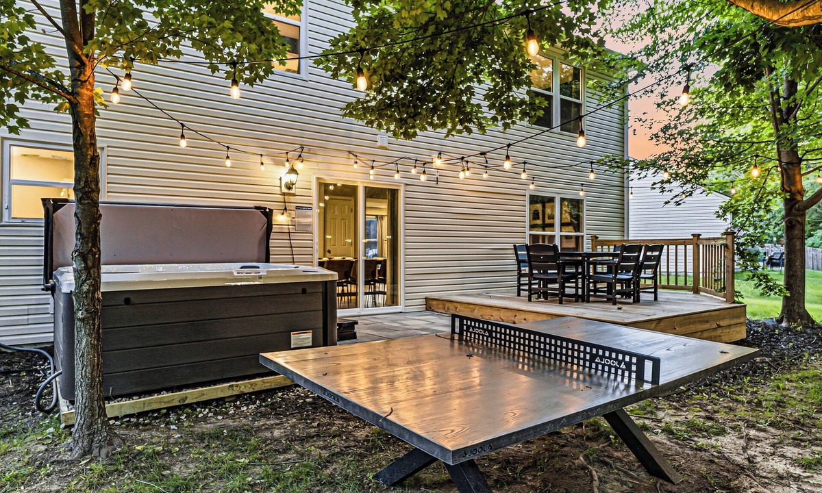 Noblesville House | Shuffleboard~Hot Tub~Arcade~Foosball~Spacious for Groups~7 Min to Ruoff