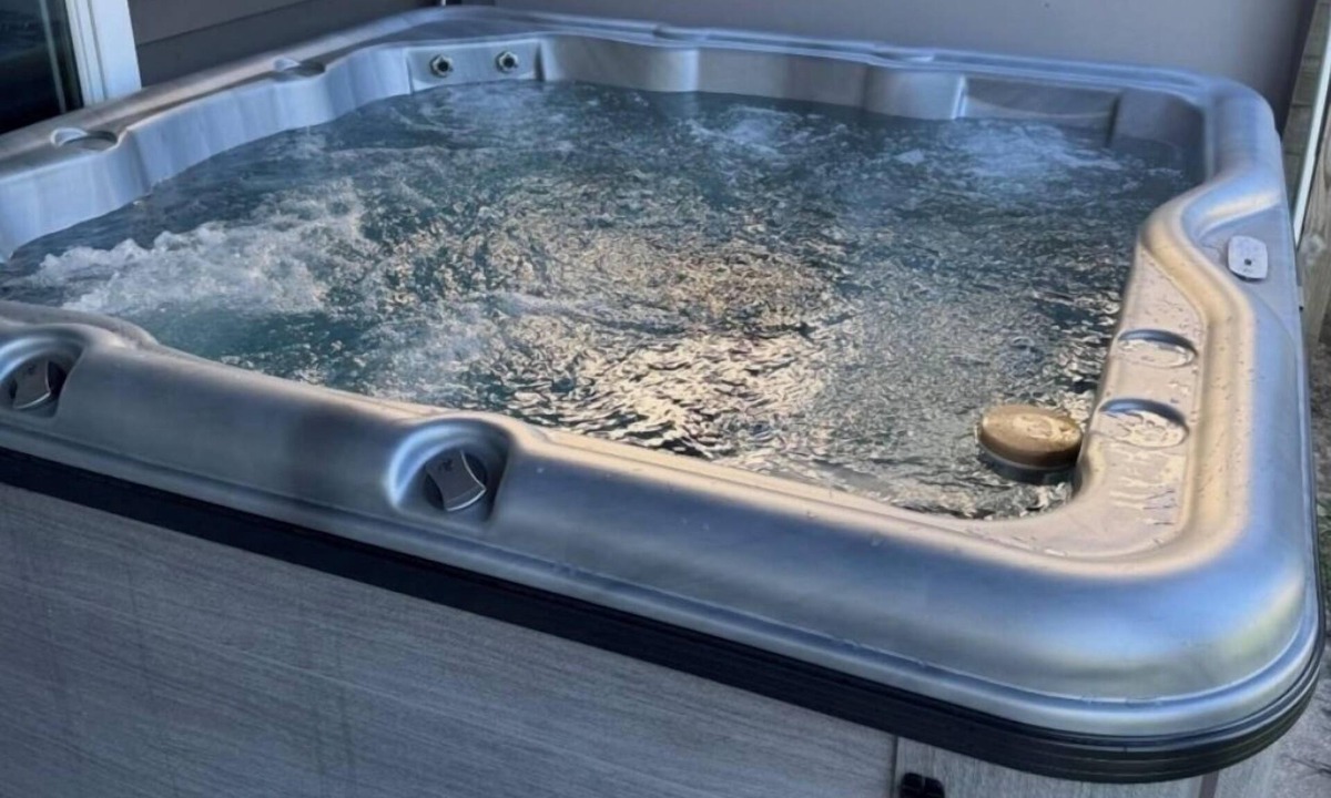 Silver Lake House | SilverLake House with Hot Tub, game room, huge yard, 1 mile from sand dunes.