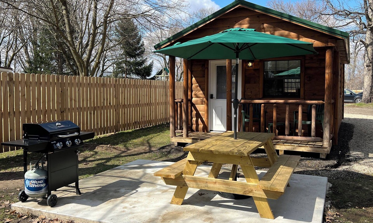 Sister Lakes Cabin | Sister Lakes of Michigan Glamping Cabin #1