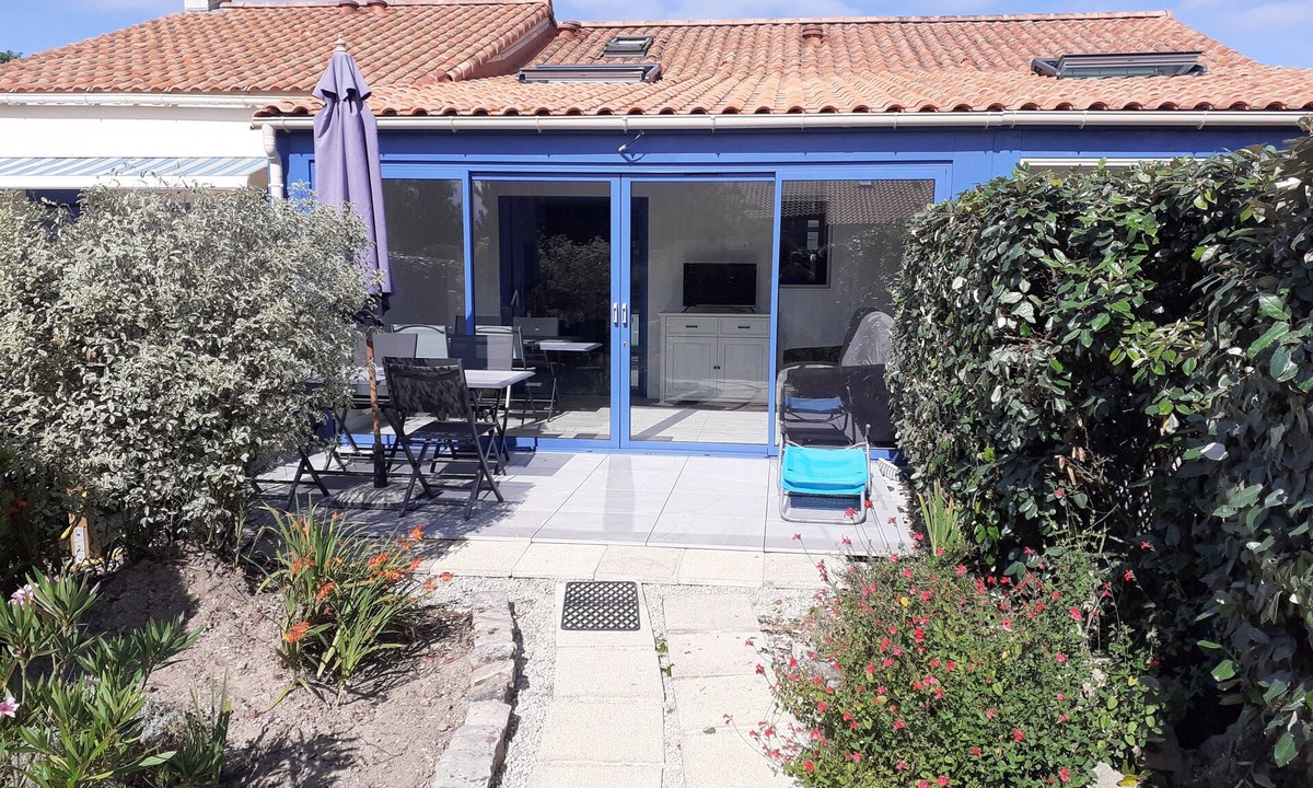 Saint-Michel-Chef-Chef House | Small house, 300 m from the beach, sleeps 7, swimming pool in residence