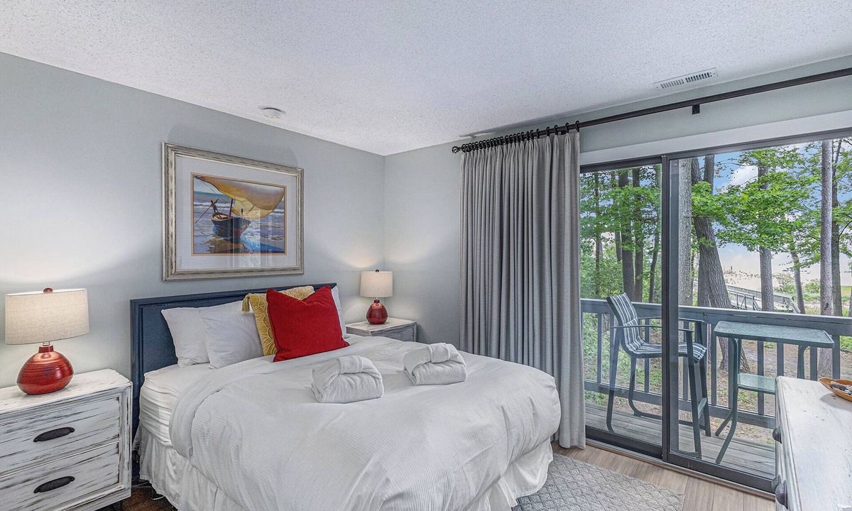 Acme Condo | 🏖️ Snug Lake View Condo @ The Shores | Beach Views + Deck + Champagne Welcome ➠ 5689