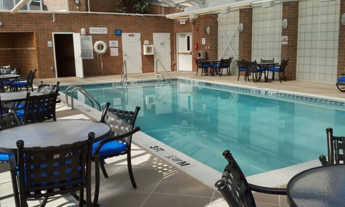 Mishawaka Villa | South Bend | Tailgate HQ | Pool + Hot Tub