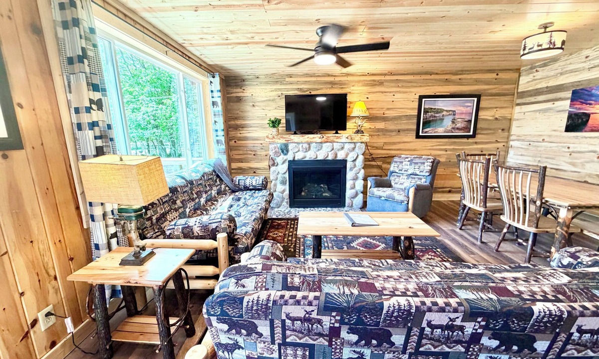 Au Train Cabin | Spacious 2 Bedroom Cabin @ Northwoods Resort