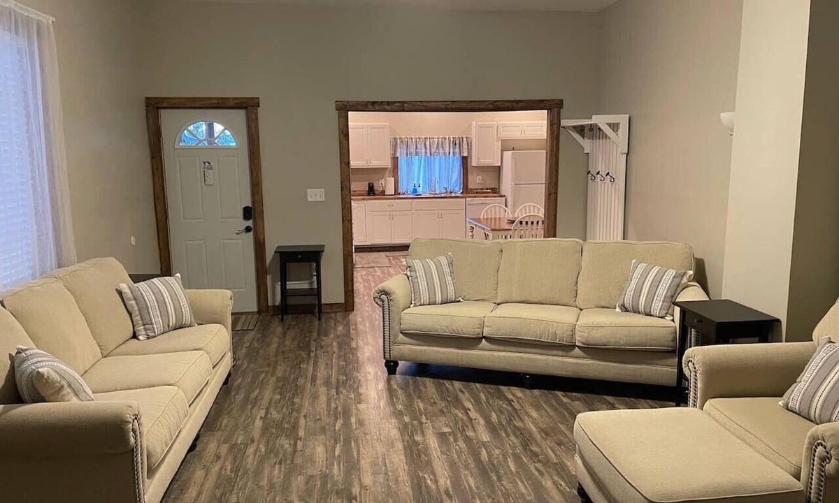 Wabash Apartment | Spacious 3BR Downtown Farmhouse Near Honeywell Long-Stay Friendly & Cozy