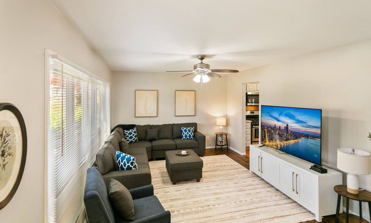 Waukegan House | Spacious 4 Bed Retreat W/back Porch and large Primary, Near Navy Base!