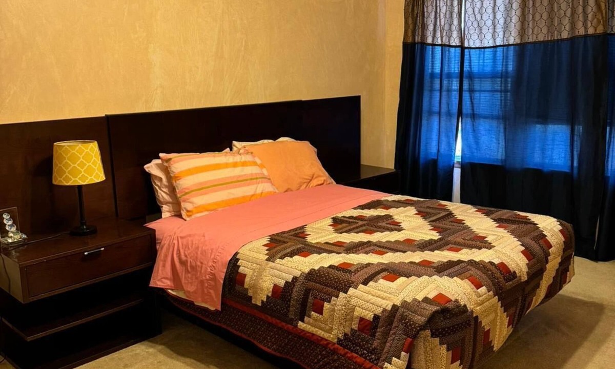 Bloomingdale House | Spacious 4-bedroom townhome with fitness room, WiFi in awesome Hanover Park
