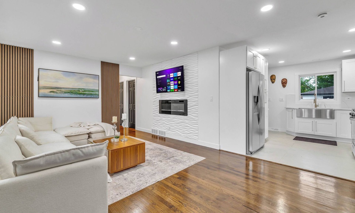 Downers Grove House | Spacious 5-bedroom house in beautiful Downers Grove