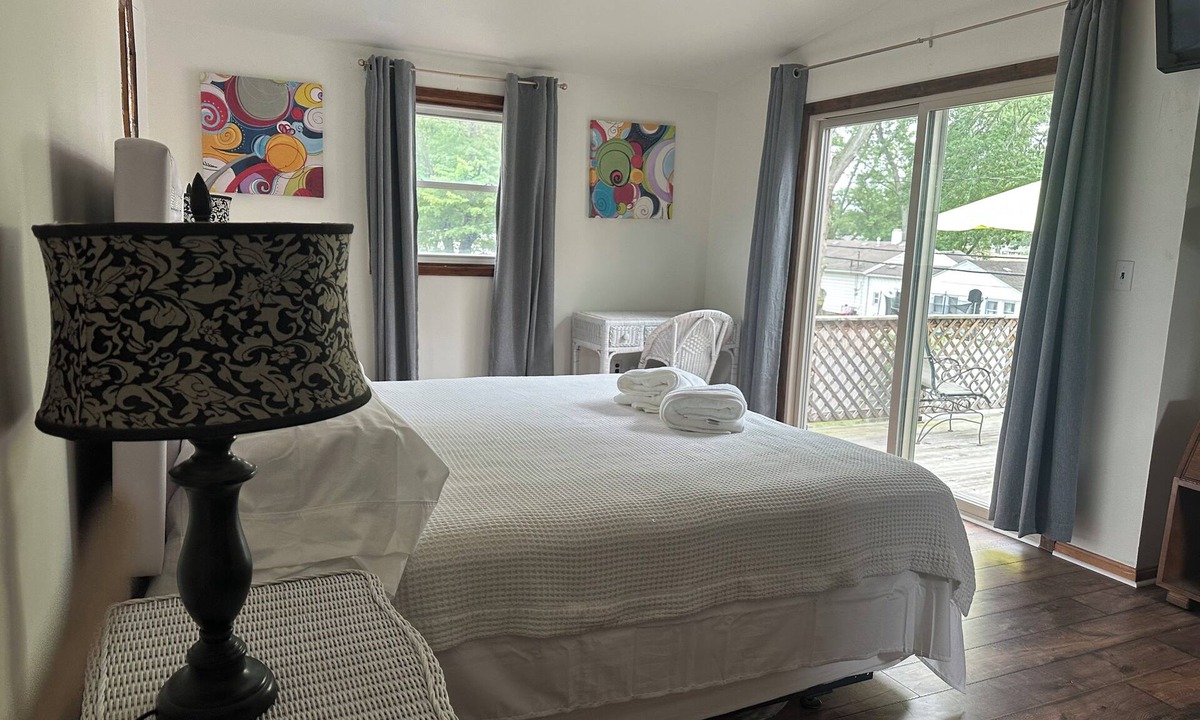 Bedford House | Spacious 5-bedroom house in wonderful Toledo with AC, heating and pool