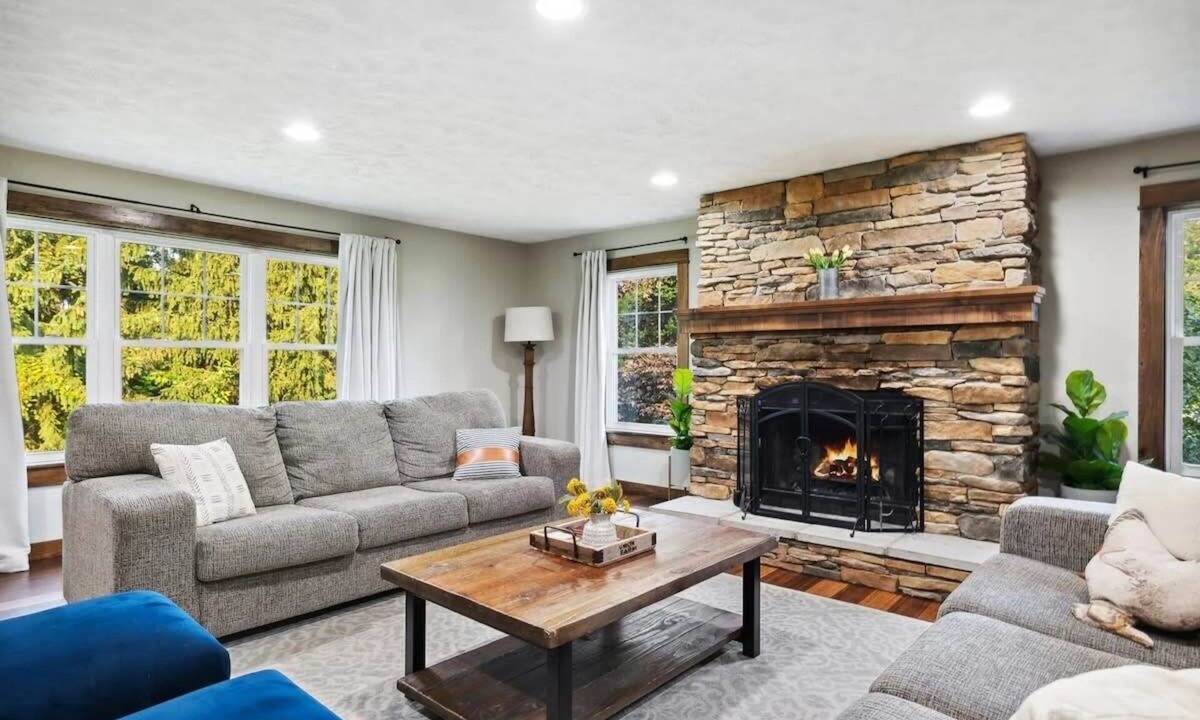 Sawyer House | Spacious 5-Bedroom Sawyer Farmhouse Retreat