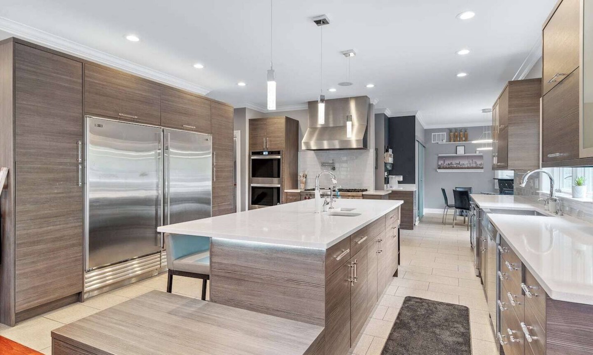 Skokie House | Spacious 6-Bedroom Home comfortably accommodates 12 persons with 2 Kitchens, Full Workout Gym, Ninja Gym & 5.5 Bathrooms – Perfect for Groups & Families near Chicago.