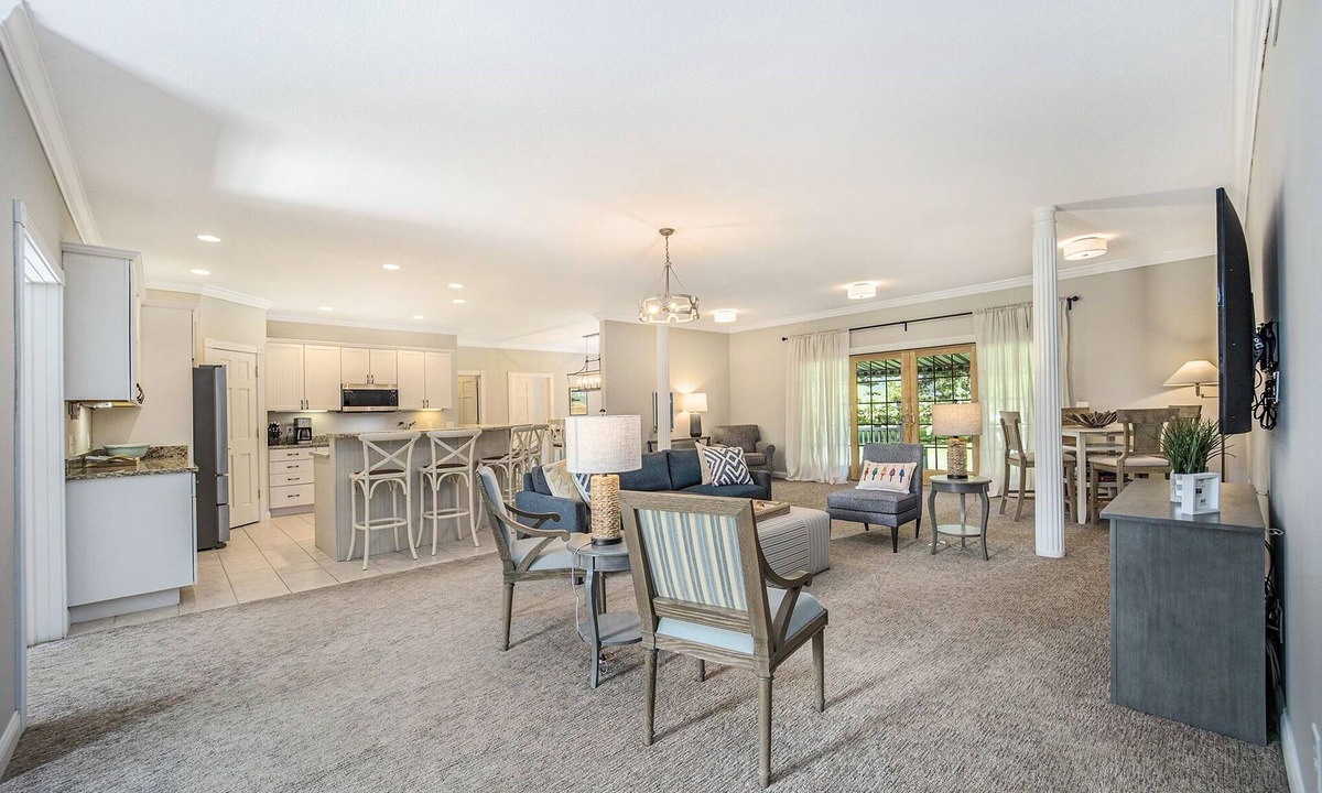 Harbor Springs House | Spacious 6 BR Harbor Springs home- walk to town, short drive to beaches/slopes!
