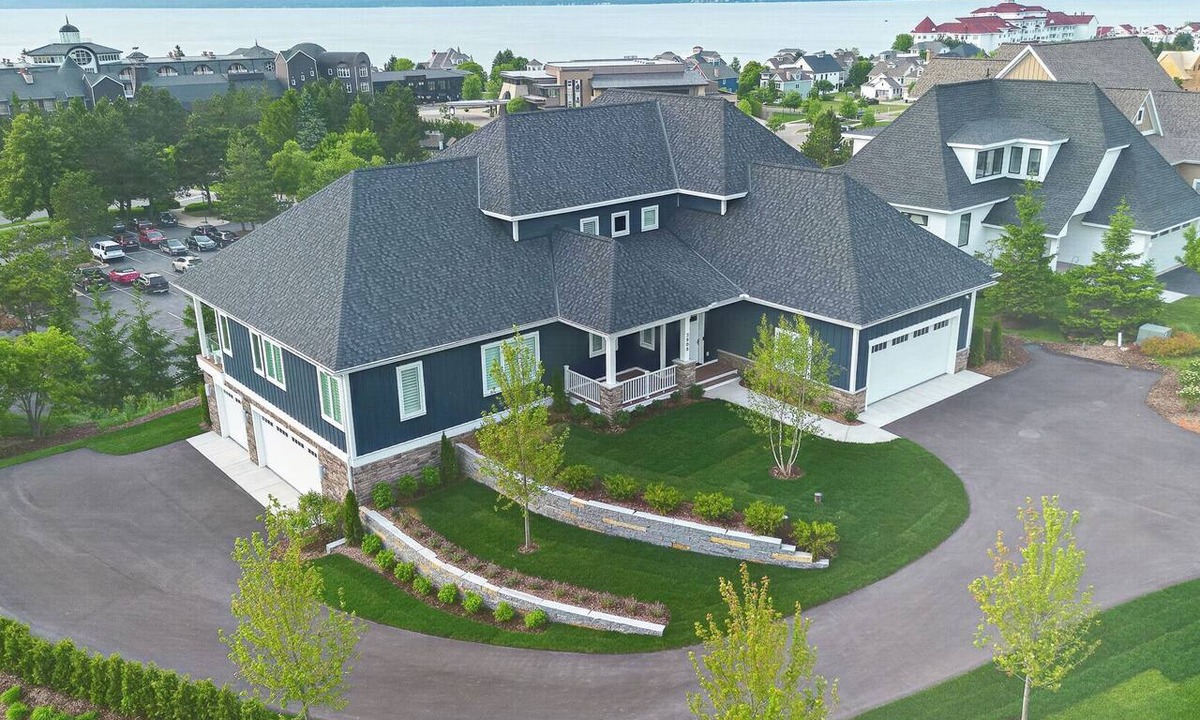 Bay Harbor House | Spacious 7-bedroom retreat in beautiful Bay Harbor, perfect for large groups!