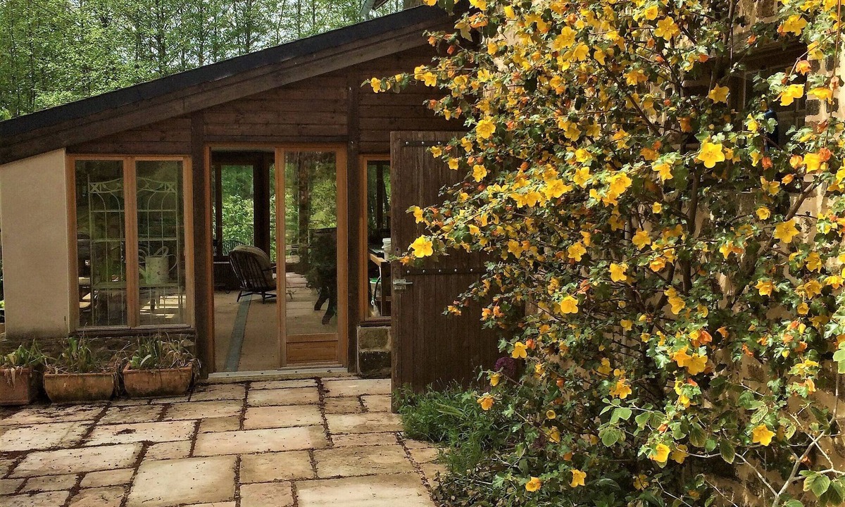 Ceauce House | Spacious, comfortable farmhouse in a quiet location, sleeps 20, large garden.