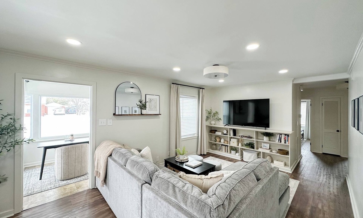 Evansville House | Spacious Comfy Evansville Home w/Patio, Foosball & Yard Sleeps 8