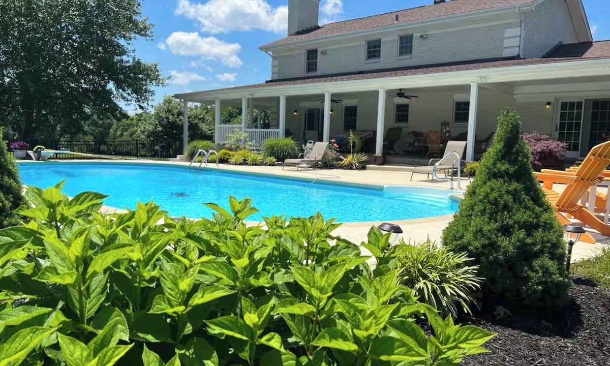 Fisherville House | Spacious countryside getaway with a pool! Fun for the whole family or friends!