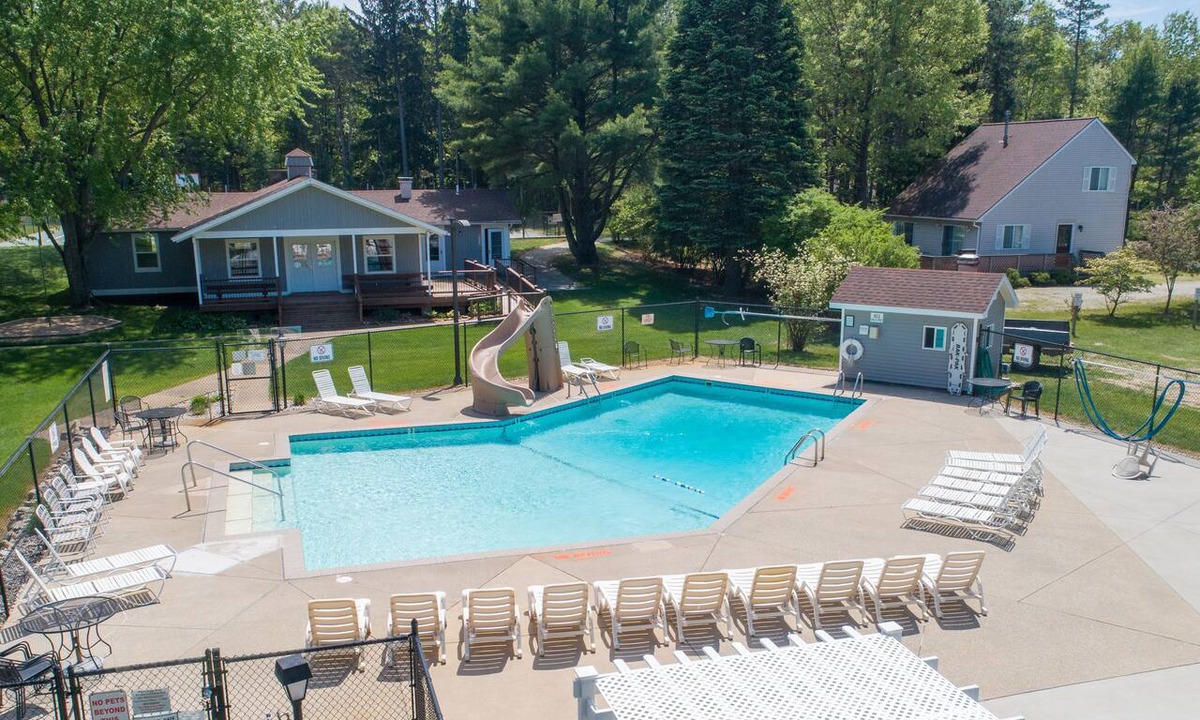 Mears House | Spacious Floradale Retreat w/shared heated Pool, Tennis + more. Close to dunes!