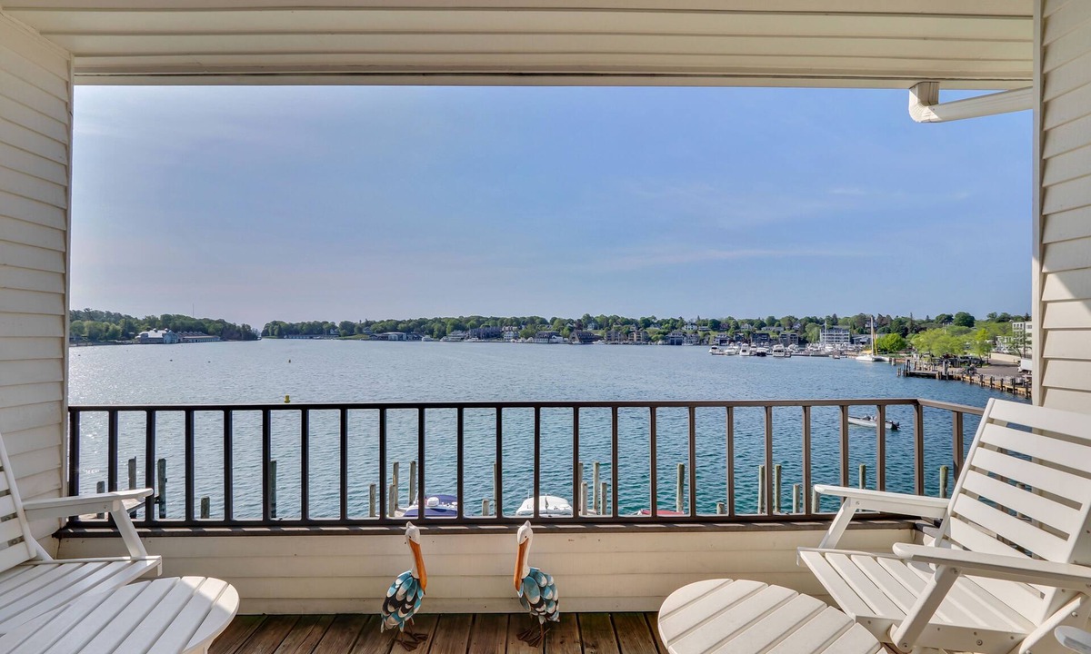 Charlevoix Condo | Spacious Lake Charlevoix Condo | Downtown Charlevoix | Pool, Hot Tub, Sauna