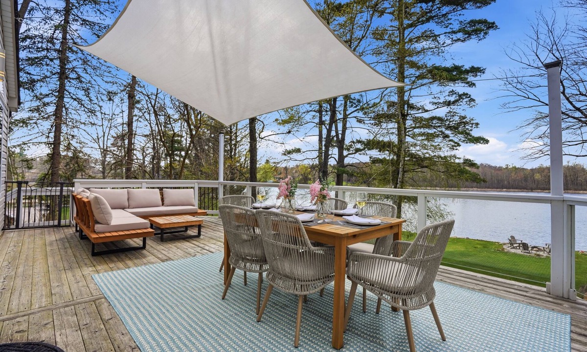Lake Orion House | Spacious Lakefront Home w/Theater, Dock & Kayaks