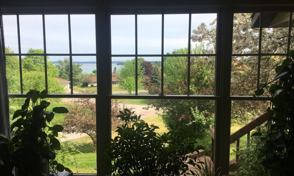Acme House | Spacious, minutes from Traverse City, Williamsburg a country setting. 2700 sq.