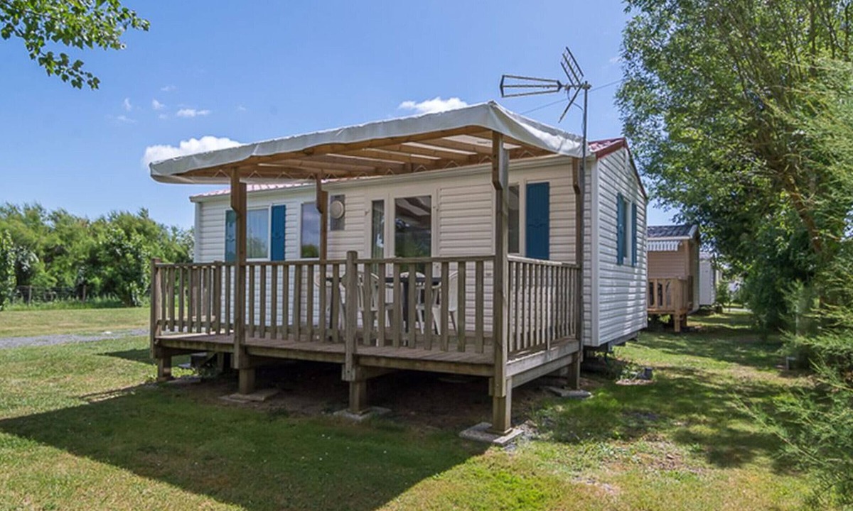 Puyravault House | Spacious mobile home with terrace for 8 guests