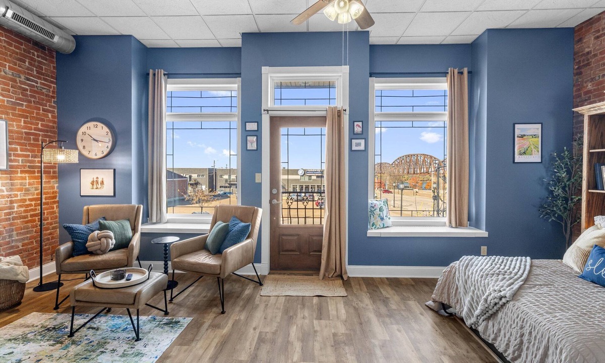 Henderson Apartment | Spacious studio apartment with river view in the heart of downtown Henderson, KY