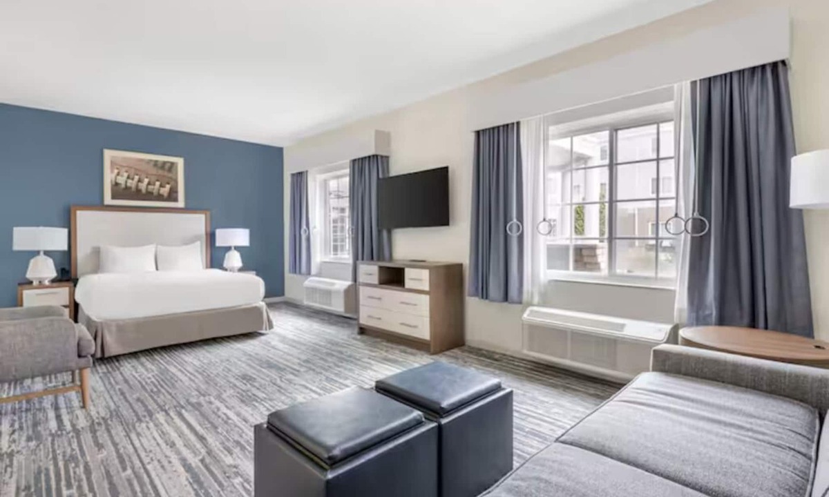 Mishawaka Hotel | Spacious Studio w/Kitchen l Great for Relaxing Trips in South Bend Area