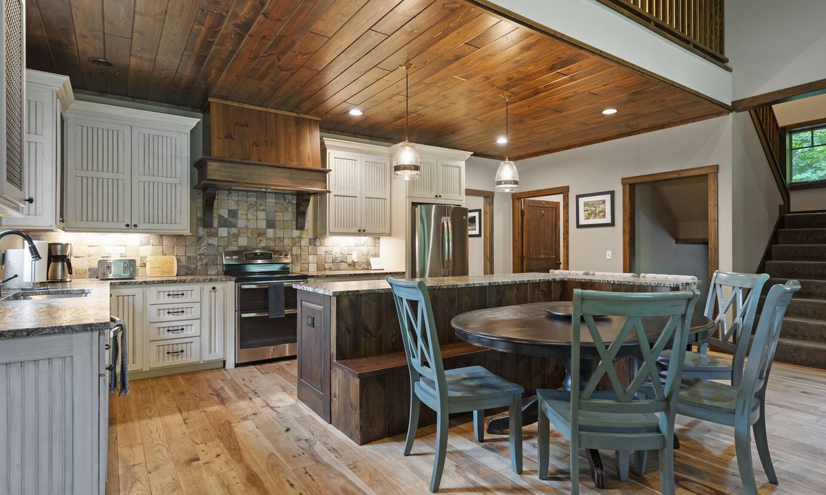 Harbor Springs House | Spectacular Ski-In/Ski-Out Five Bedroom Lodge at The Highland of Harbor Springs