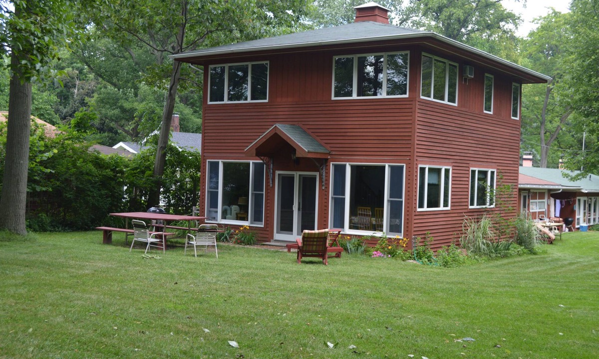 Lakeside House | SPRING & FALL DISCOUNT! Updated Lake House with Private Beach!