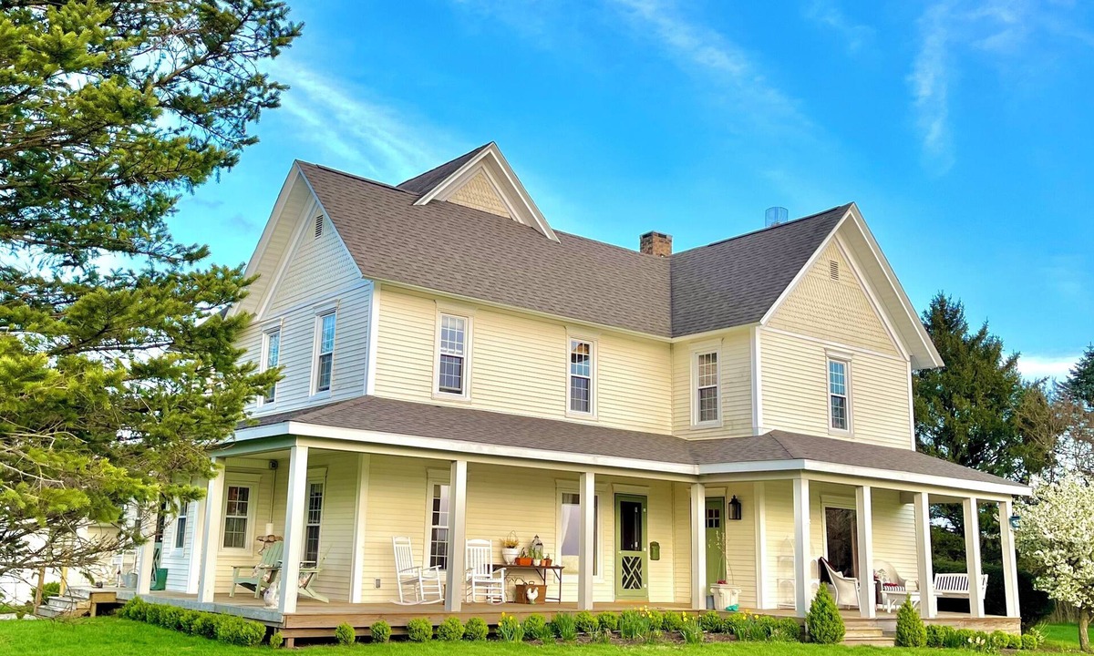 Dowagiac House | Step Inside a Magazine! Upscale Farmhouse on 3 acres. Hot Tub,Bocce Ball,Gardens