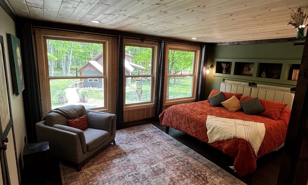 Elmira House | Step into Pure Michigan- Peaceful 60 Acres- 15 min from Boyne Mountain