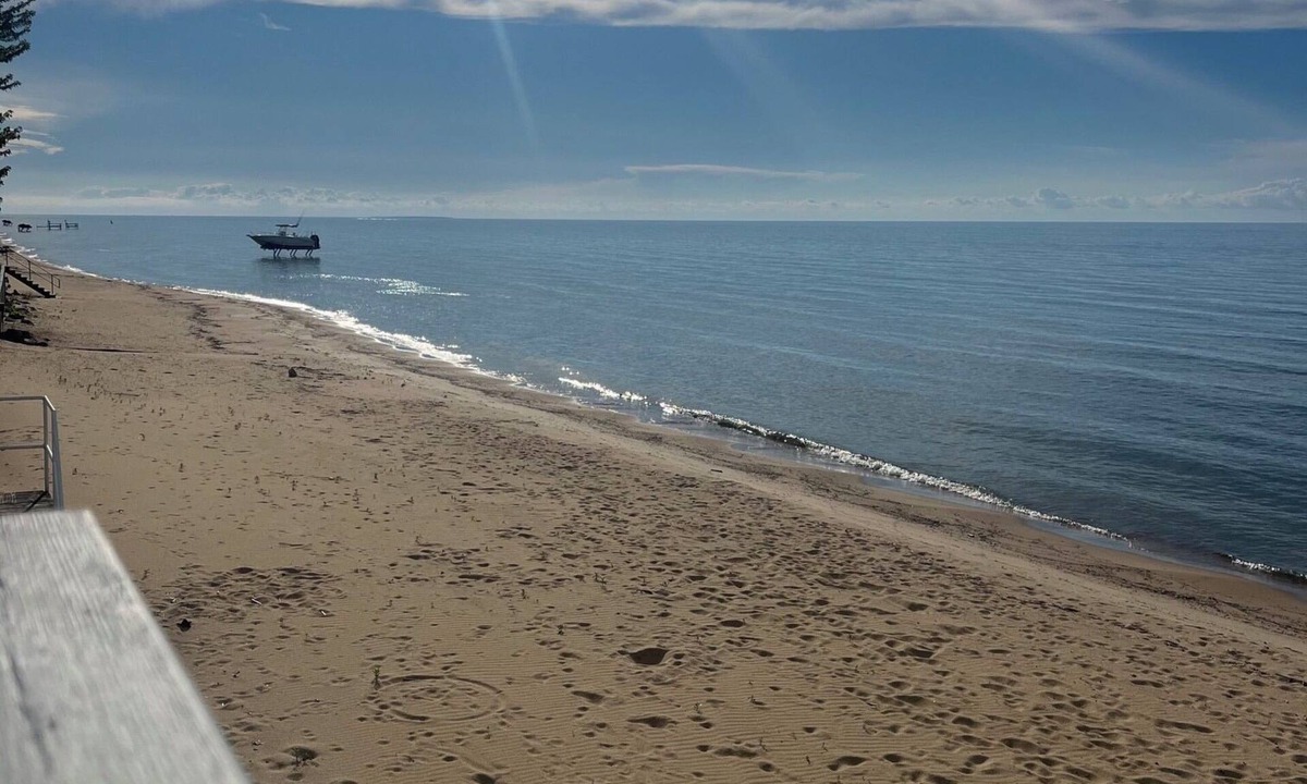 Caseville House | Steps away to sub sugar sandy beach - sleeps 6