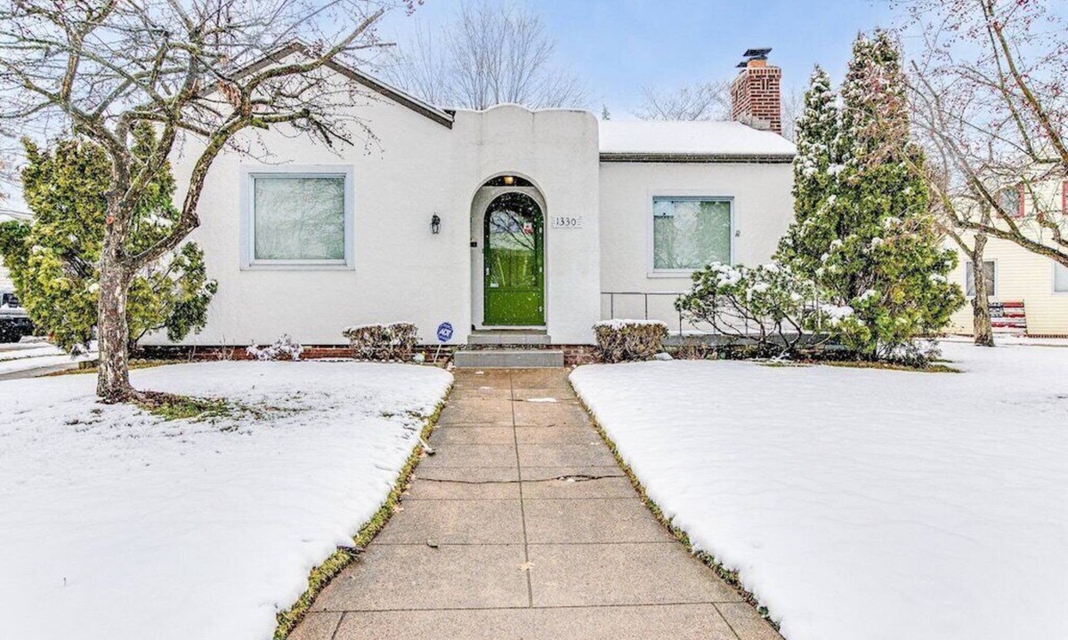 South Bend House | Stylish 3br Cozy Home 10min Drive from ND!