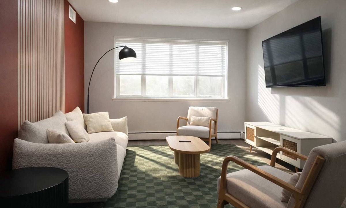 Lake View East Apartment | Stylish Sleeps 6 1 Free Parking
