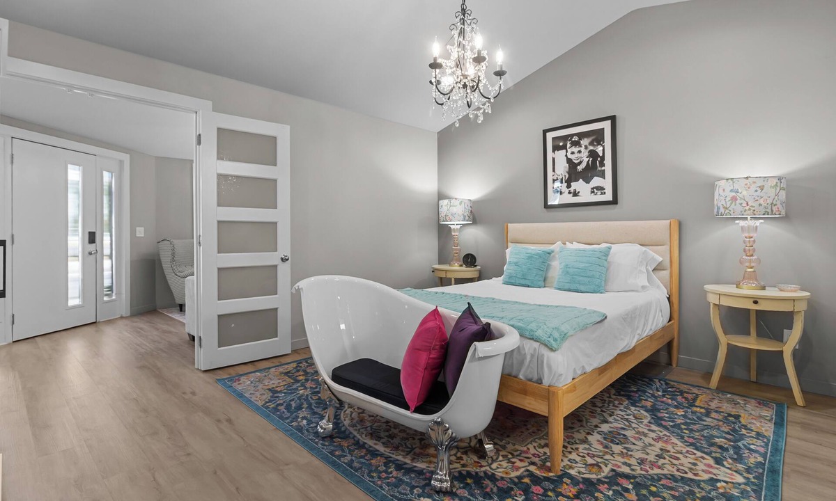 Williams Bay Apartment | Suite 3 - The American Hotel Dwntn Williams Bay Walk to lake/restaurant/coffee