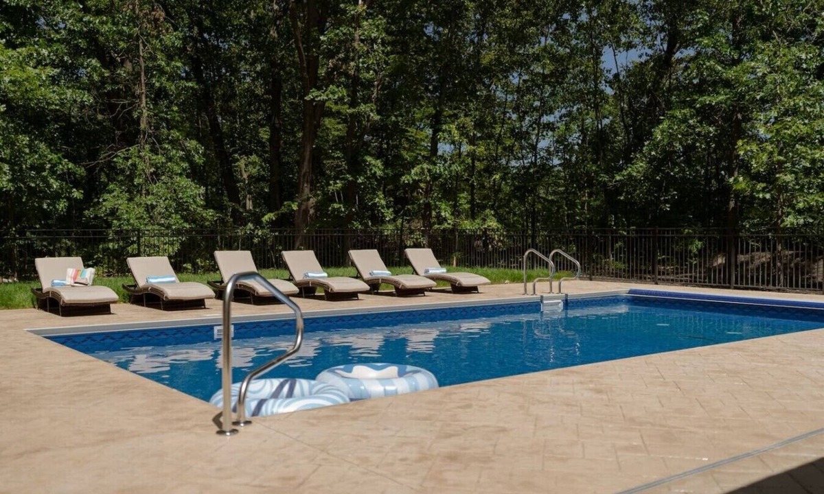 Grand Beach House | Summer Breeze 5BR 3BA Grand Beach Home Heated Pool Golf Cart Game Room