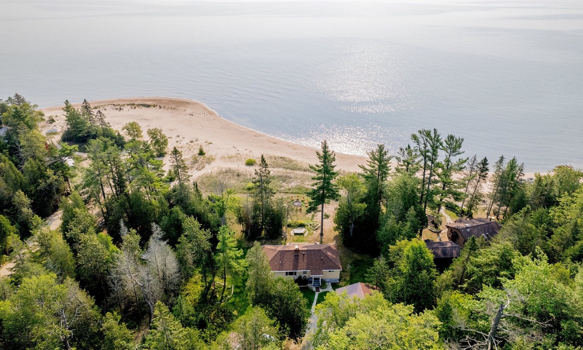 Manistique House | Sunny Side U.P.: Sunny Side U.P. – Your Ultimate Summer Escape on Lake Michigan