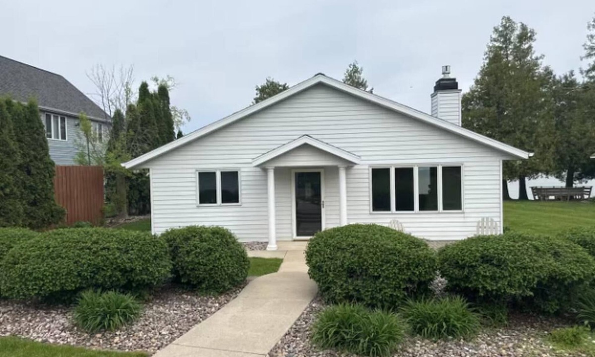Luxemburg House | Sunsets on 57~perfect waterfront property in southern Door County