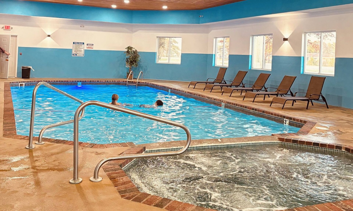 Escanaba Hotel | Super 8 by Wyndham Escanaba