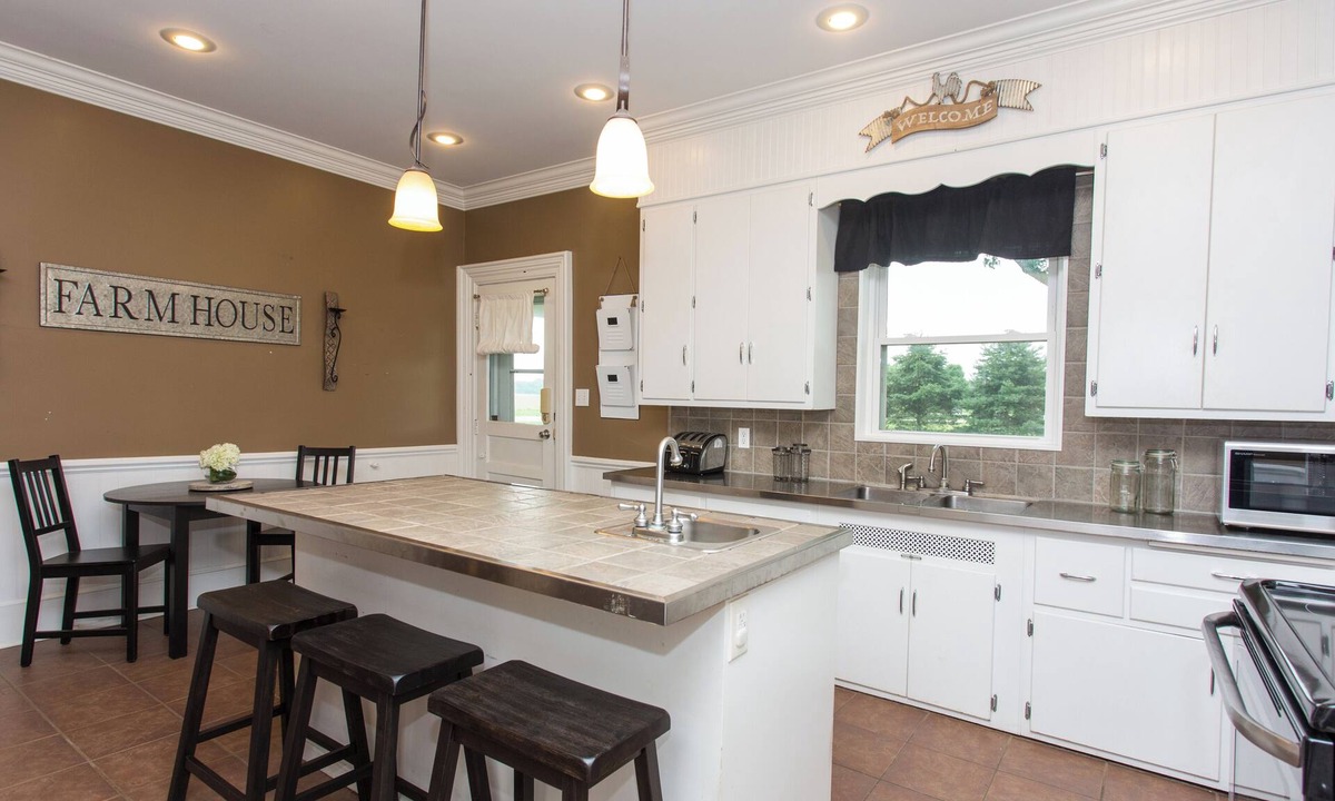 Buchanan House | SW Michigan Gateway to Wine Country. August dates and Labor Day available.