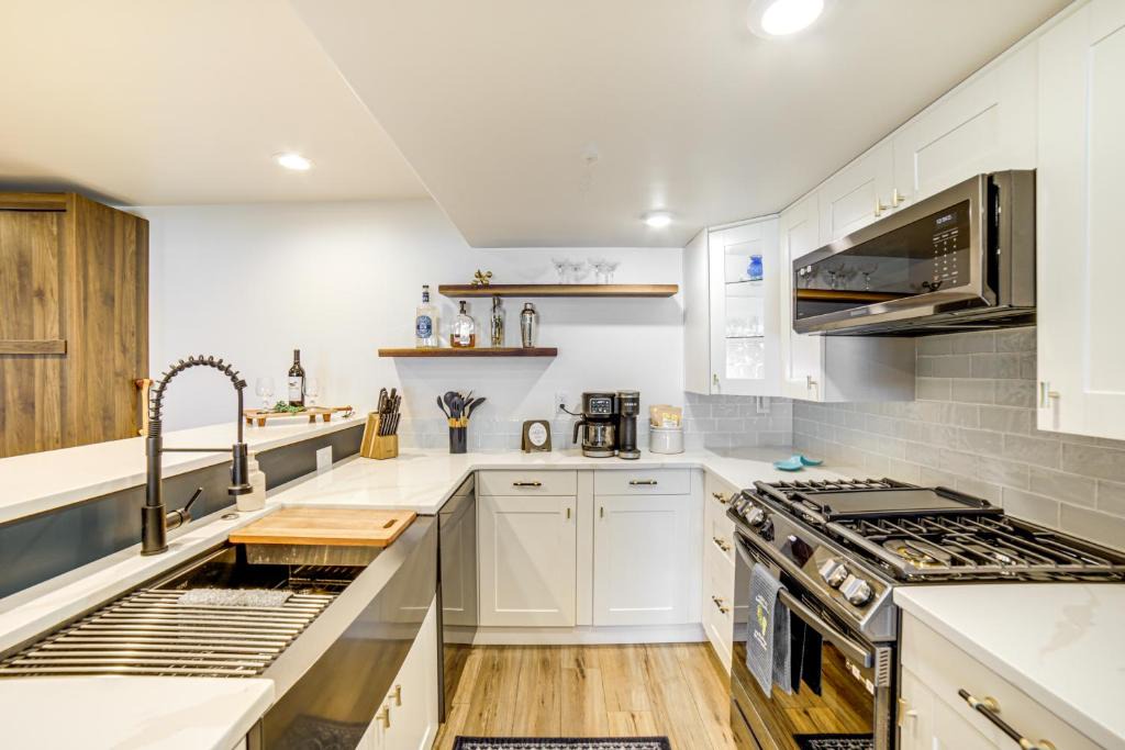 Clarklake Apartment | Swim & Fish! Lakefront Apt w/Hot Tub & Grill!