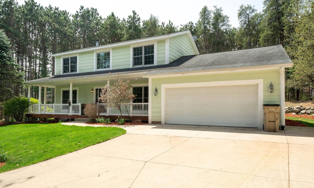 Rockford House | Team house! Spacious 7-bedroom house, fitness room and WiFi in lovely Rockford
