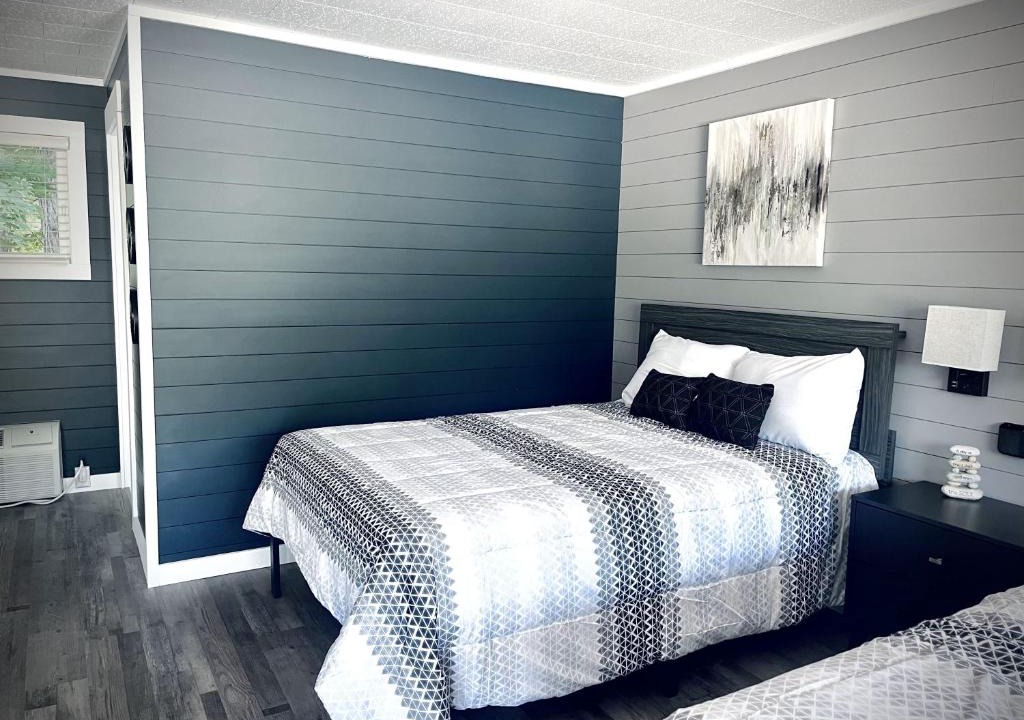 Roscommon Apartment | TeePee Room 9-Newly Renovated