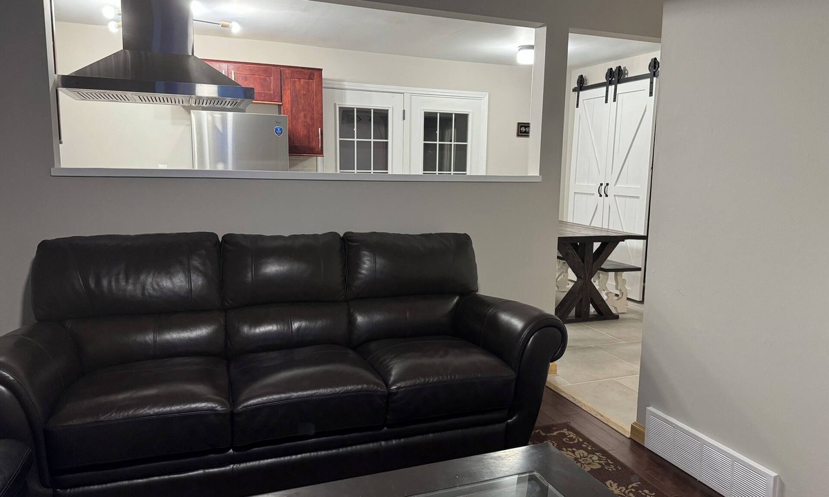 McHenry House | Terrific 3-bedroom family-friendly house close to everything in charming McHenry