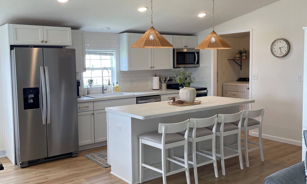 Kendall Cottage | The Blue Swan- Cottage on Swan Lake in Allegan, MI