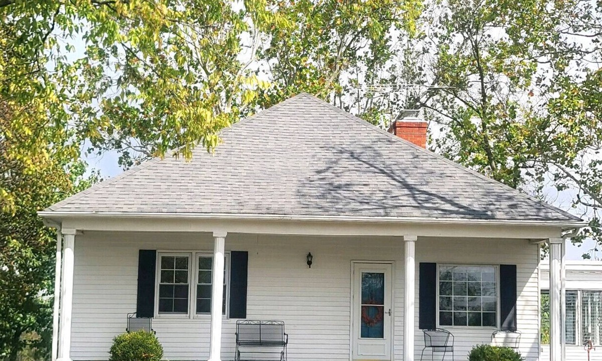 Dry Ridge Other | The Bluebell Farmhouse/The Ark 8.6 miles/Walmart 3 miles/CLEAN!