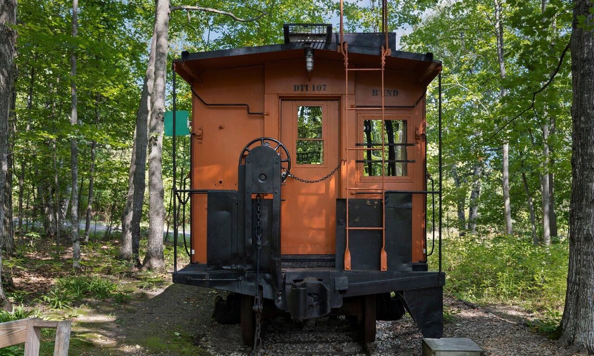 Empire Apartment | The Caboose