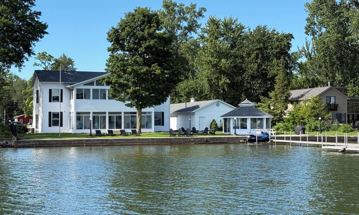 Paw Paw Lake House | The Colonial Estate on Paw Paw Lake with Pickle Ball & Basketball Court