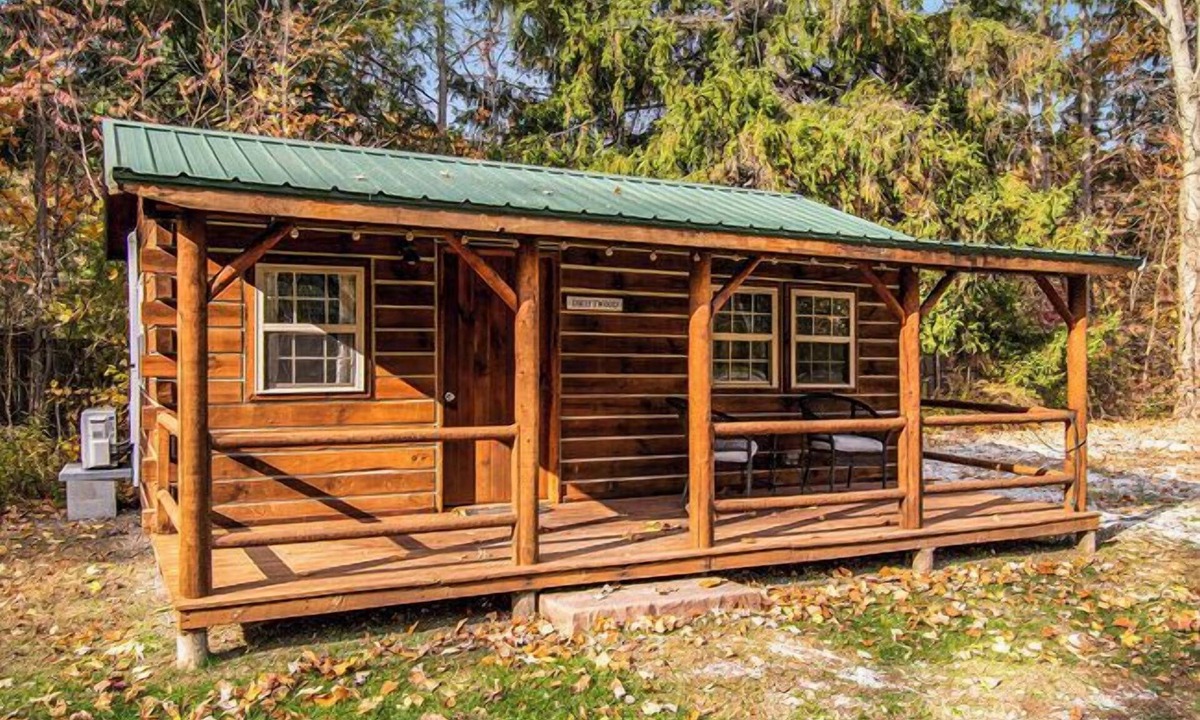 Harbert Cabin | The Driftwood Cabin | Firepit | Serene | Pet-Friendly