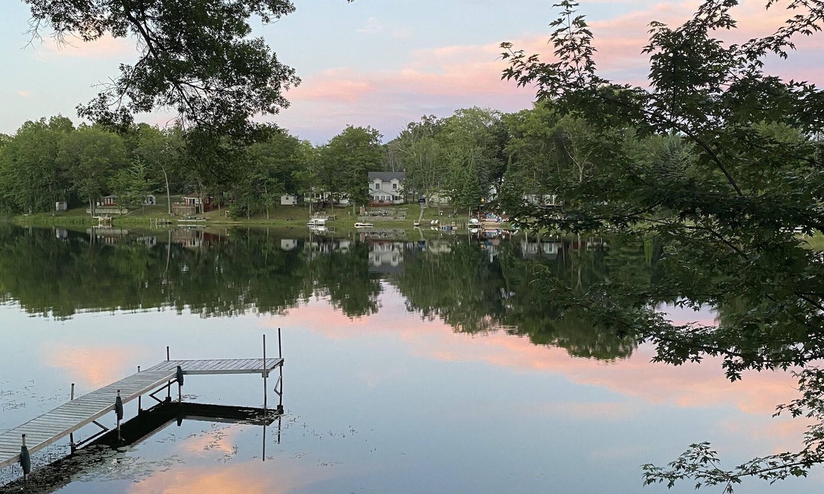 Harrison Cottage | The Escape at Bluegill Lake! No Cleaning Fee Lakefront Family Friendly,Fishing!