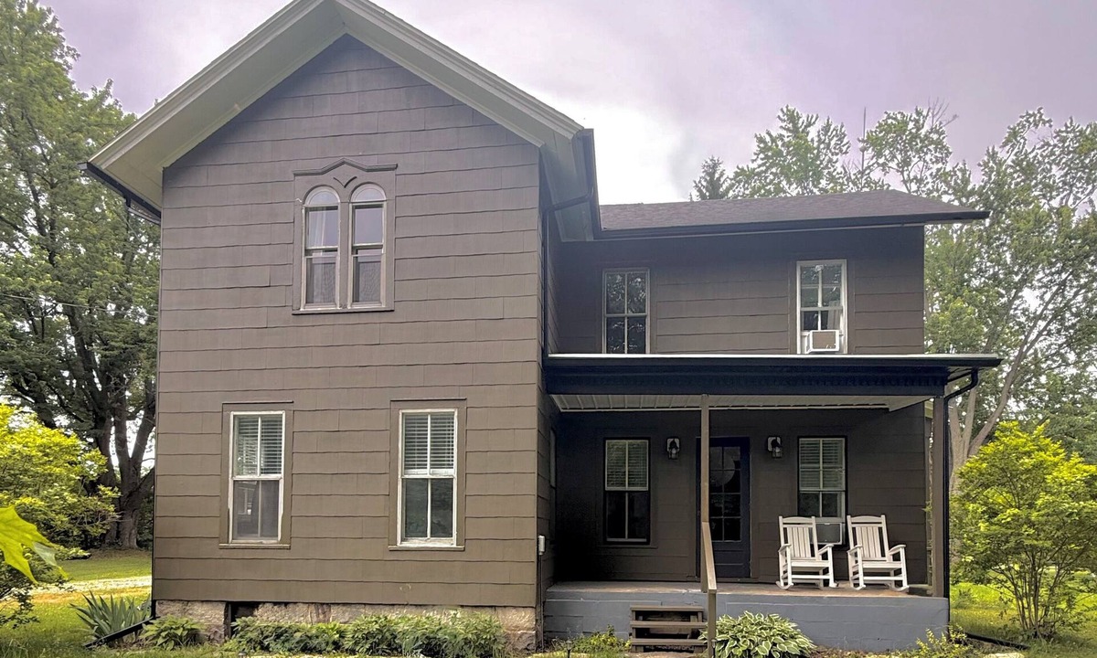 Berrien Springs House | The Farm! Charming, Historic 1870’s Farmhouse with all the conveniences!